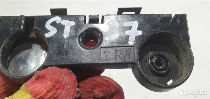 Направляющая заднего бампера правая Infiniti Q50