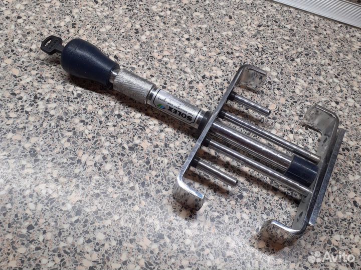 Блокиратор для педалей тормоза и сцепления