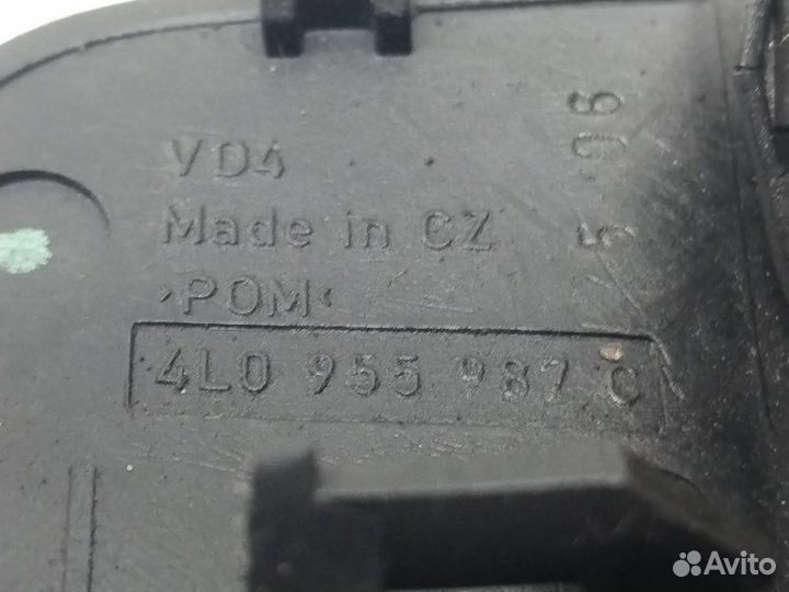 Форсунка стеклоомывателя передняя левая Audi Q7 4L