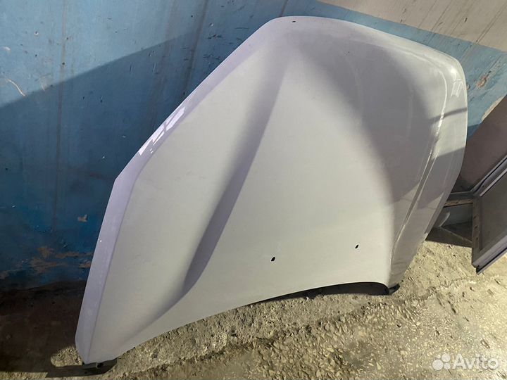 Капот на LADA vesta