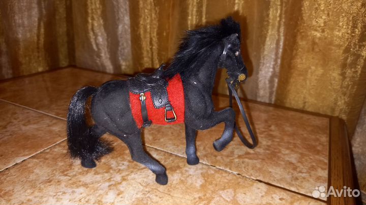 Фигурка лошади