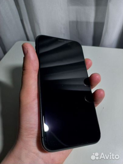 Телефон iPhone 11