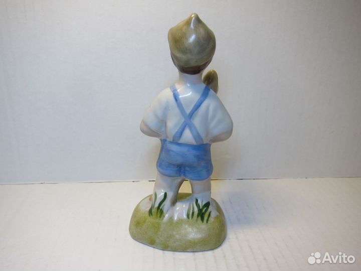 Фарфоровая статуэтка На лошадке