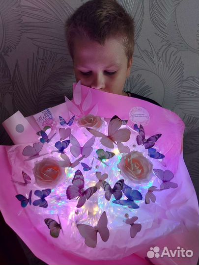 Букет с бабочками светящийся