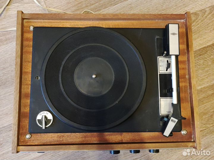 Проигрыватель винила Россия-323