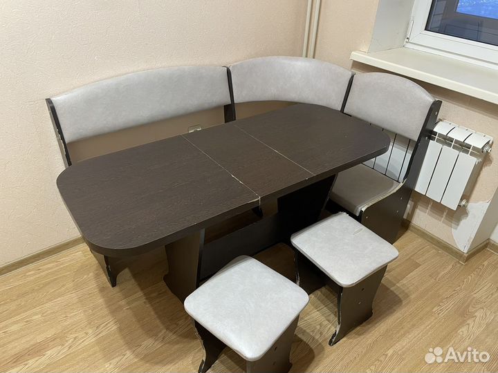 Кухонный диван со столом
