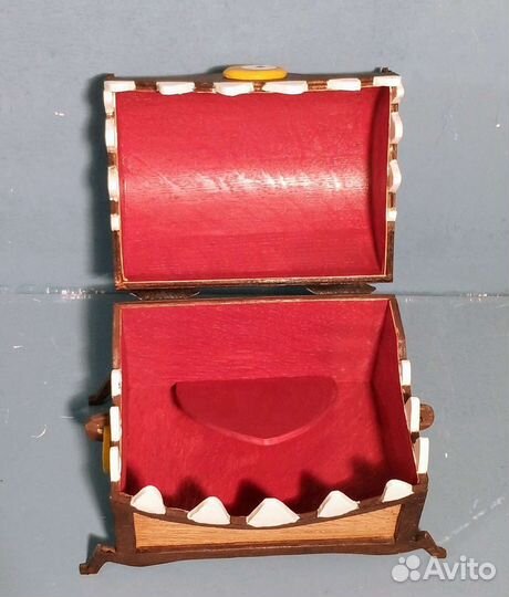 Шкатулка сундучок