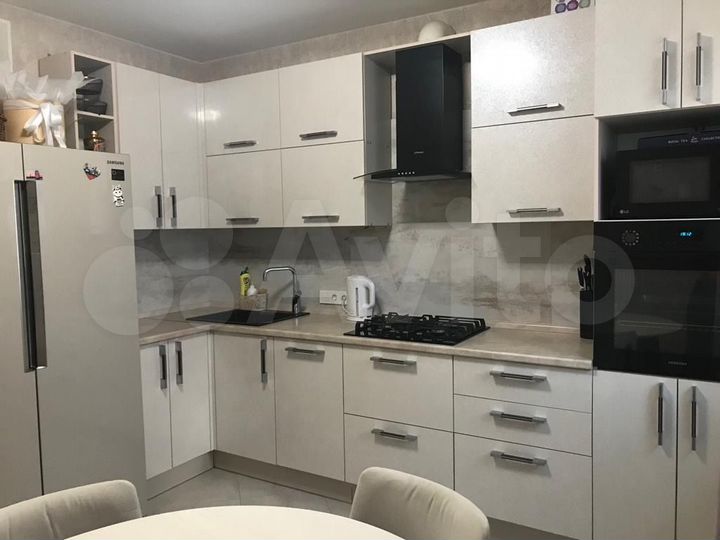 2-к. квартира, 58 м², 14/18 эт.