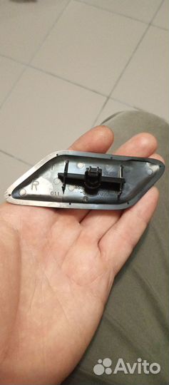 Крышка форсунки омывателя фар правая toyota camry