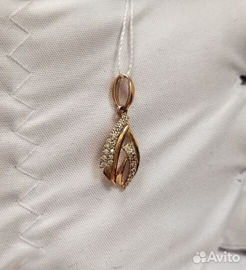 Золотая подвеска с камнем
