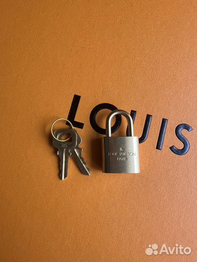 Замок Louis Vuitton 315