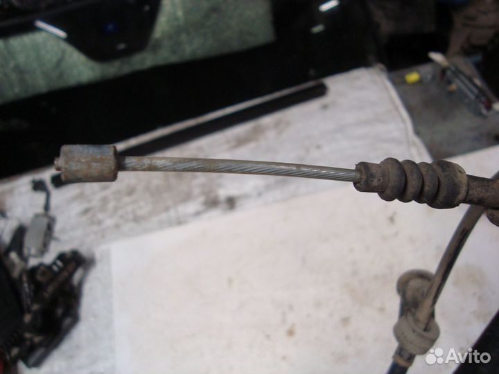 Трос стояночного тормоза W204 M271 A2044201085