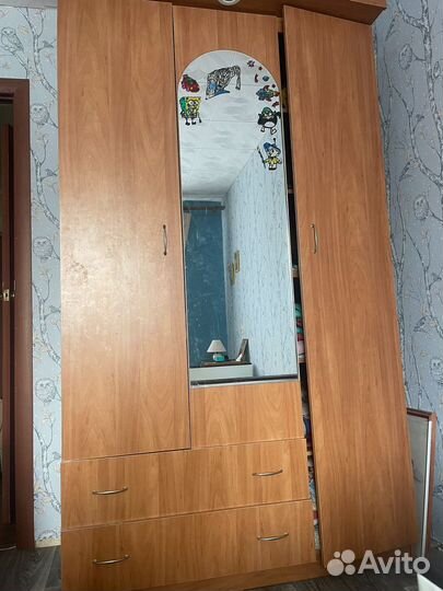 Шкаф
