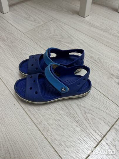 Сандалии crocs j1