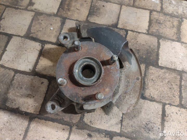 Кулак поворотный передний левый Mazda Familia