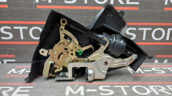 Замок двери задний левый Mercedes-Benz E-Class