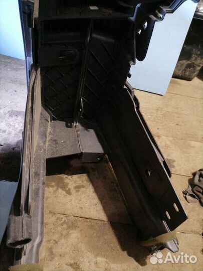 Консоль центральная Peugeot 3008