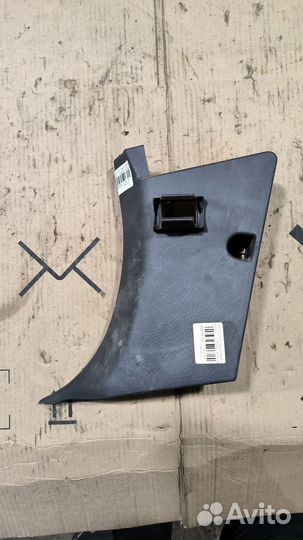 Обшивка салона Honda Stepwgn RF3 передняя левая нижняя