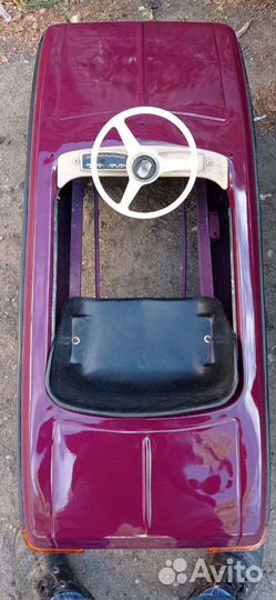 Детский педальный москвич