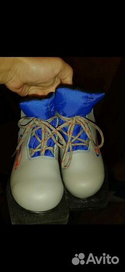 Коньки лыжи клюшка