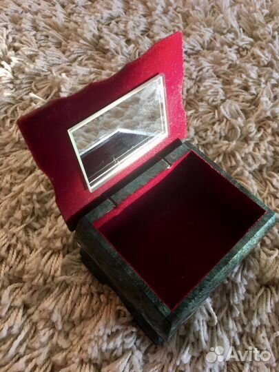 Шкатулка из змеевика