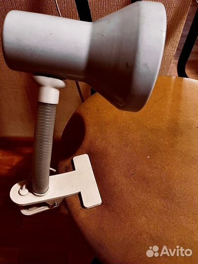 Лампа на прищепке (настольная)