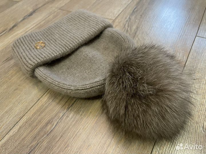 Шапка зимняя женская с помпоном натуральная