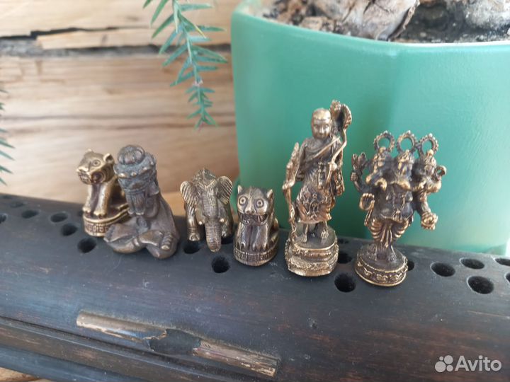 Бронзовая буддийская статуэтка