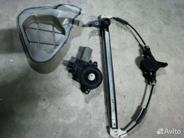 Стеклоподъёмник с панелью лев зад двер мазда 6gj