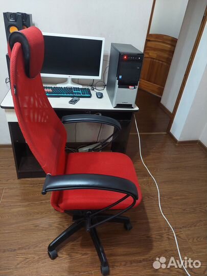 Компьютерное кресло metta