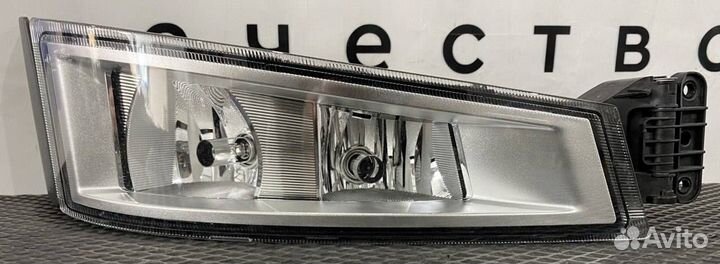 Фара противотуманная правая Volvo FH4 82140744