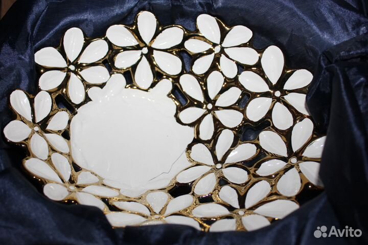 Очень красивая конфетница в подарочной упаковке