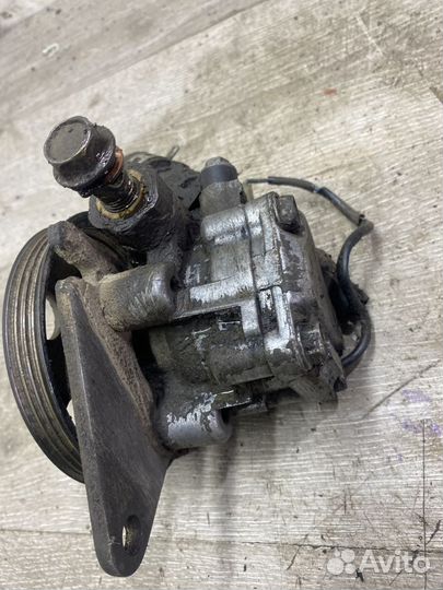 Насос гидроусилителя Mazda Familia