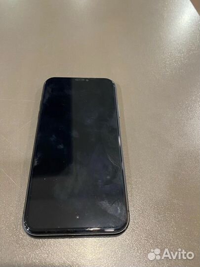 Телефон iPhone 11