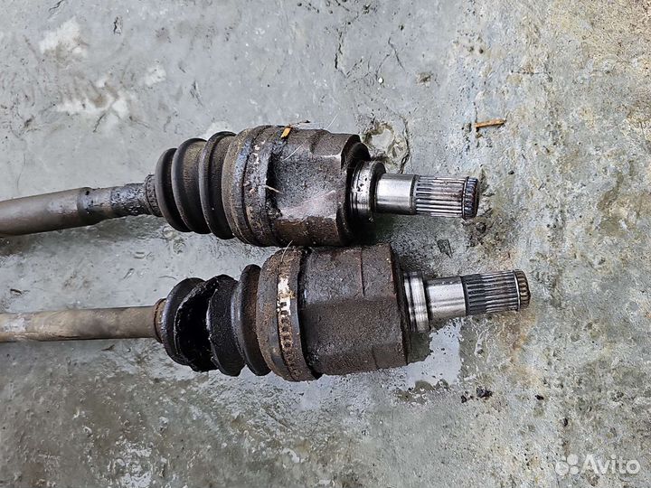 Привод передний левый,правый Hyundai i30 1.6 МКПП