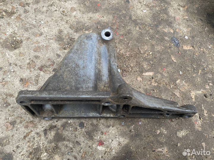 Кронштейн Mercedes Benz S Class W220 4.3 1999