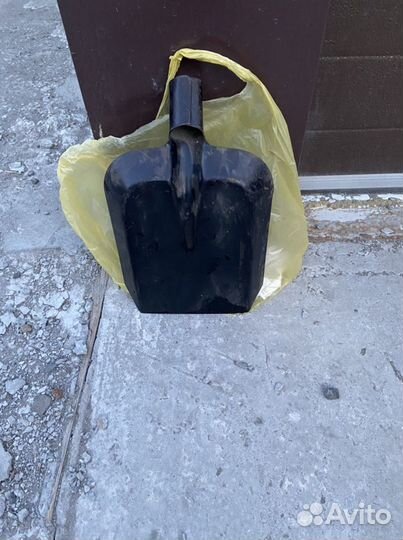 Лопата новая совковая