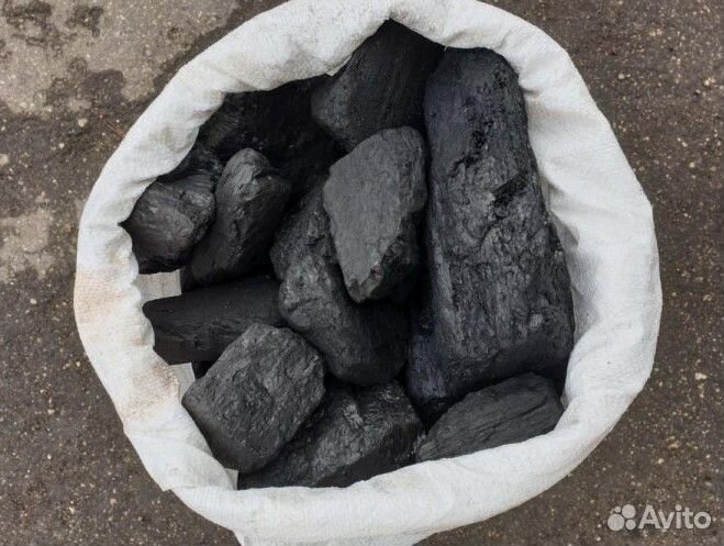 Уголь в мешках, дрова в мешах