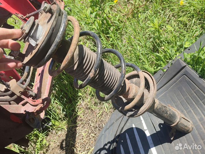 Мазда 323 задняя стойка