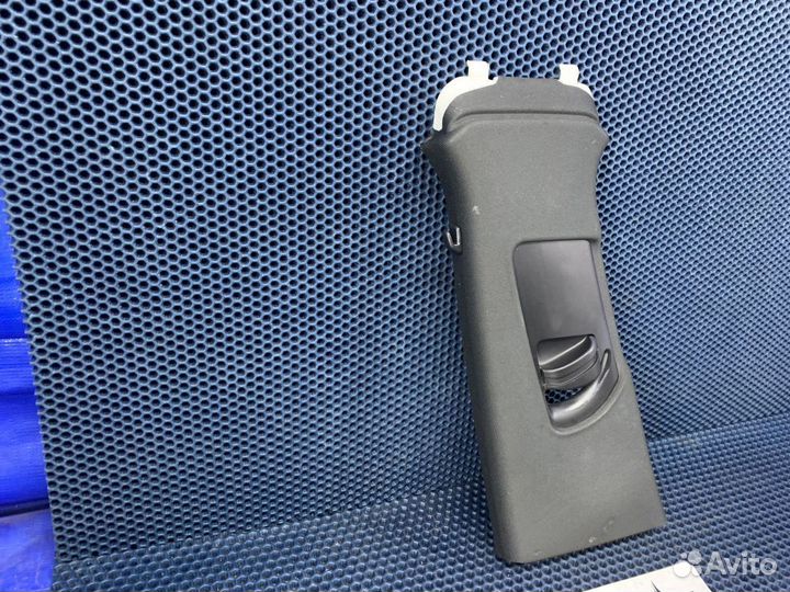 Обшивка центральной стойки верхняя Audi Q5 8R