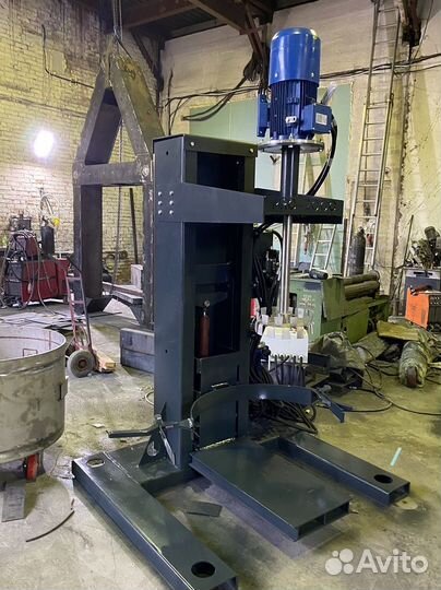 Диссольвер подъемная дежа