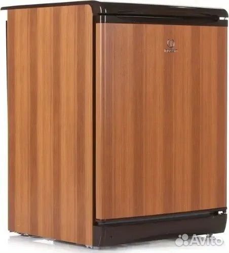 Холодильник маленький Indesit под дерево