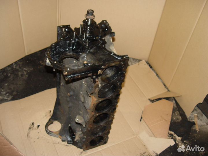 Нижняя часть мотора ом606 Mercedes w463 1999г