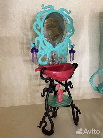 Монстер хай laguna блю и ее мебель