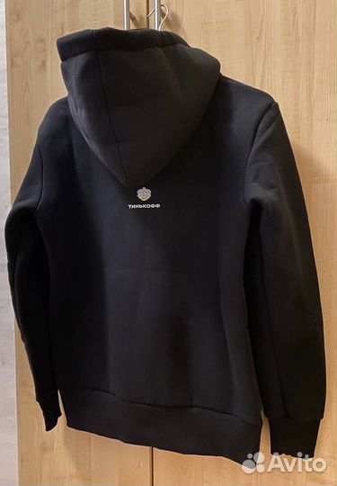 Черная толстовка