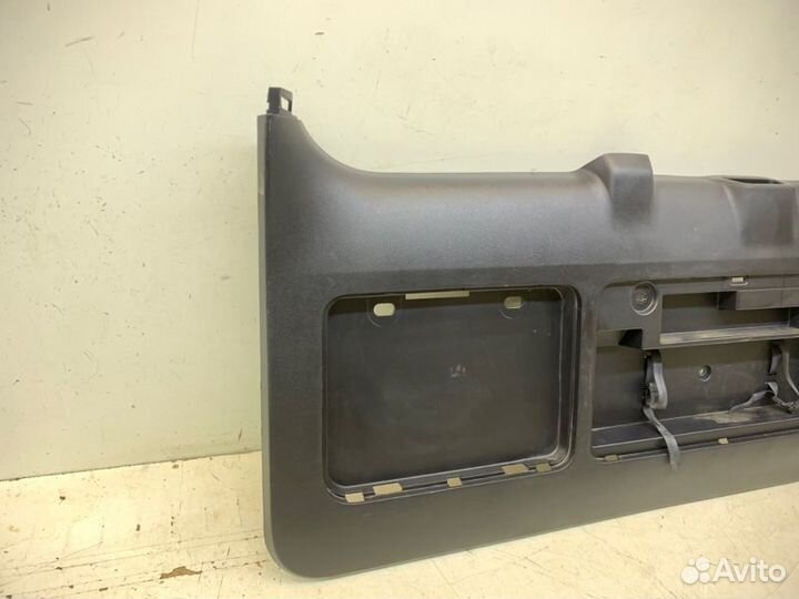 Обшивка крышки багажника Toyota Land Cruiser Prado