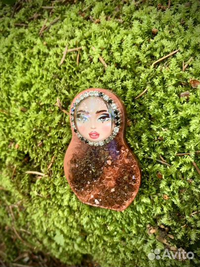 Брошь Девушка в кокошнике