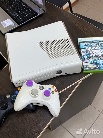 Xbox 360 Slim 2 джоя + 2 диска под восстановление