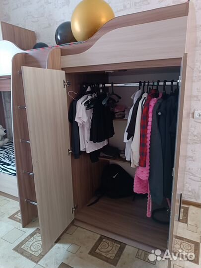 Двухъярусная кровать со шкафом