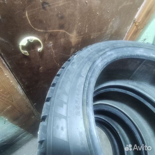 Bridgestone Blizzak Ice 255/45 R18
